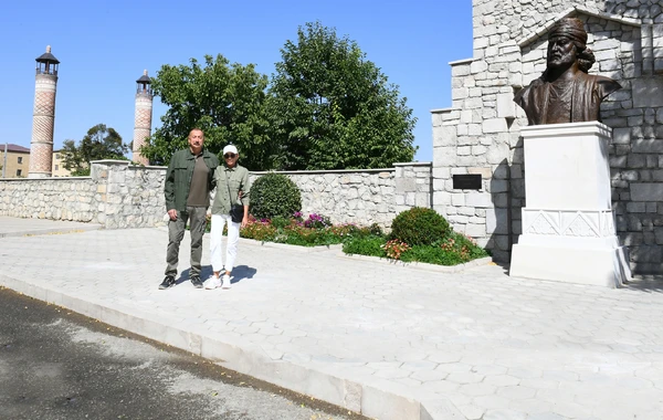 Prezident və xanımı Molla Pənah Vaqifin büstünün, Üzeyir Hacıbəylinin isə heykəlinin açılışını etdilər - FOTO
