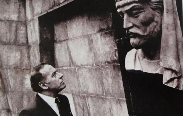 İlham Əliyev 39 il sonra Heydər Əliyevin şəkil çəkdirdiyi yerdə