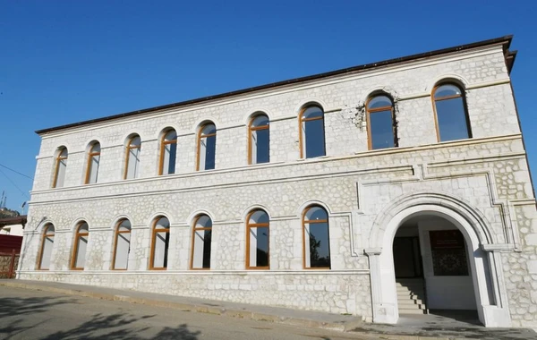 İlham Əliyev və Mehriban Əliyeva Şuşada təşkil edilən sərgilərlə tanış olublar - FOTO