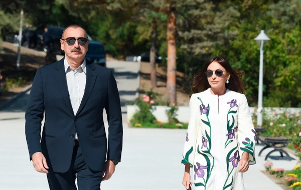 İlham Əliyev və Mehriban Əliyeva Şuşada Vaqif Poeziya Günlərinin açılışında iştirak ediblər - FOTO - YENİLƏNİB