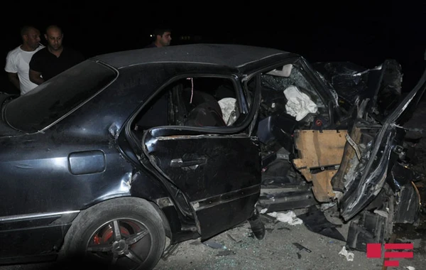 Hacıqabulda ağır yol qəzası: 1 ölü, 5 yaralı - FOTO