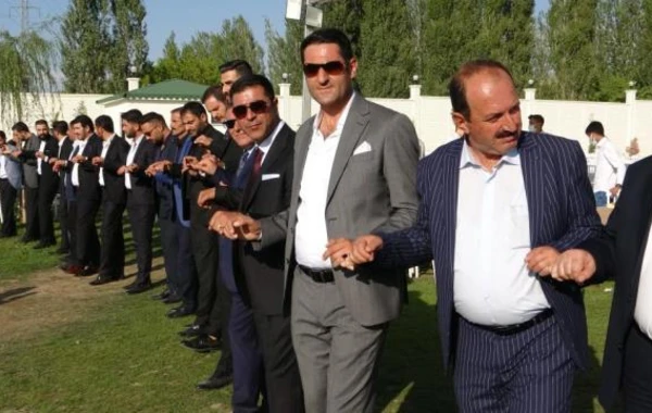 Gəlinə 1 kilo qızıl, bəyə 3 milyon pul hədiyyə etdilər - FOTO/VİDEO