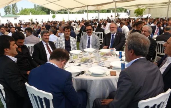 Gəlinə 1 kilo qızıl, bəyə 3 milyon pul hədiyyə etdilər - FOTO/VİDEO
