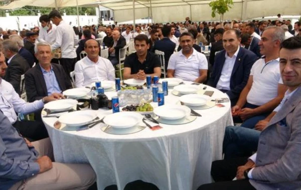 Gəlinə 1 kilo qızıl, bəyə 3 milyon pul hədiyyə etdilər - FOTO/VİDEO