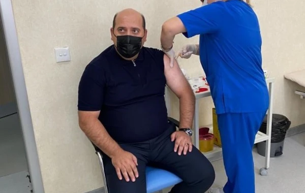 Prezidentin xüsusi nümayəndəsi III doza peyvənd vurdurdu - FOTO