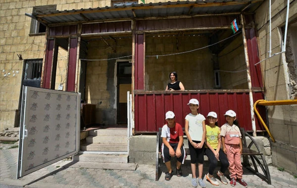 Uşaq ikən qoparıldığı Şuşaya övladları ilə dönən ana - FOTO/VİDEO