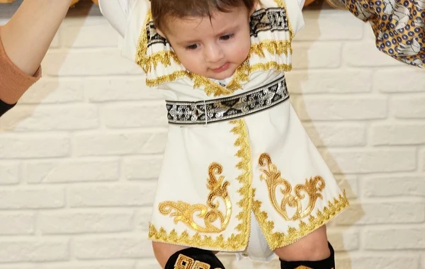 Tanınmış cütlüyün övladının xoş günü - FOTO