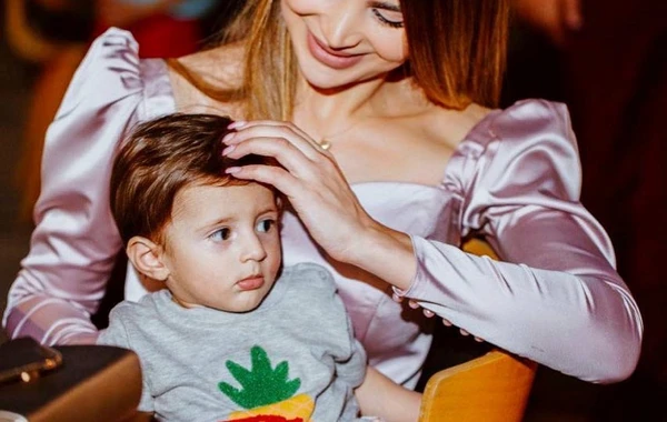 Tanınmış cütlüyün övladının xoş günü - FOTO