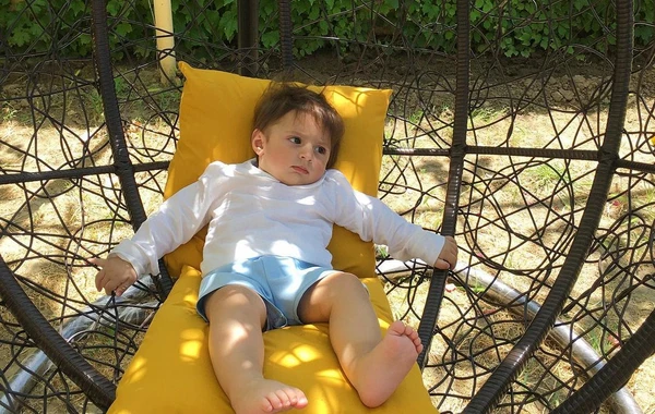 Tanınmış cütlüyün övladının xoş günü - FOTO