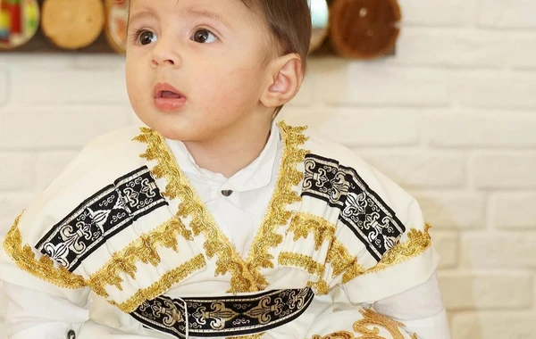 Tanınmış cütlüyün övladının xoş günü - FOTO