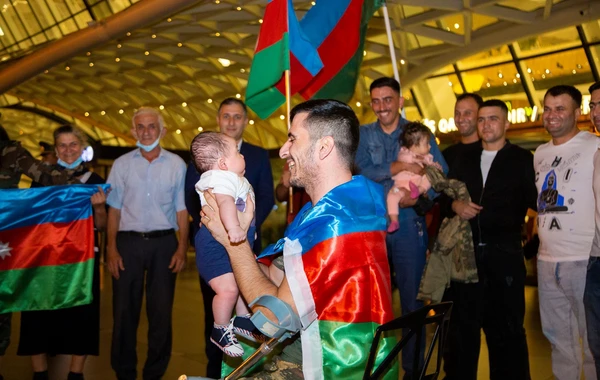 Türkiyəyə göndərilən daha 11 qazimiz sağalaraq Vətənə geri dönüb - FOTO