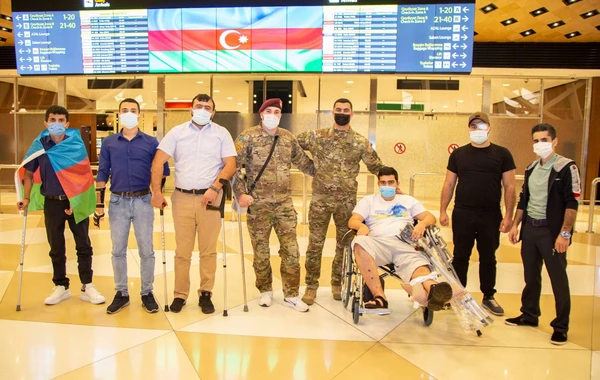 Türkiyəyə göndərilən daha 11 qazimiz sağalaraq Vətənə geri dönüb - FOTO