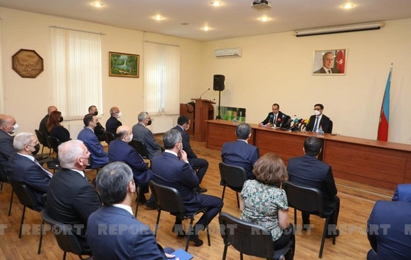 Azərbaycanın yeni Gənclər və İdman naziri kollektivə təqdim olunub - FOTO