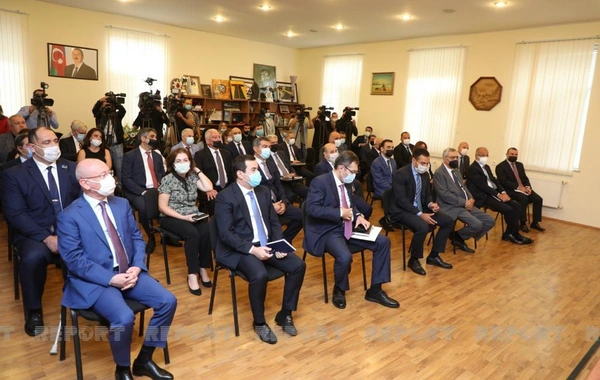 Azərbaycanın yeni Gənclər və İdman naziri kollektivə təqdim olunub - FOTO