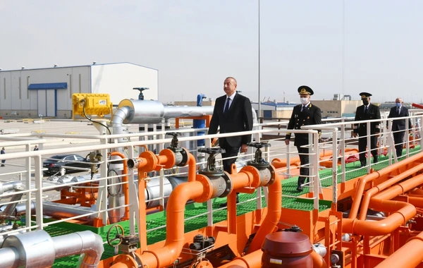 Ильхам Алиев на церемонии сдачи в эксплуатацию нефтеналивного танкера "Кяльбаджар" - ВИДЕО