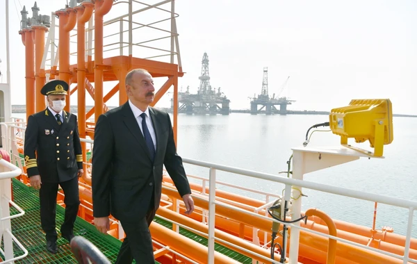 Ильхам Алиев на церемонии сдачи в эксплуатацию нефтеналивного танкера "Кяльбаджар" - ВИДЕО