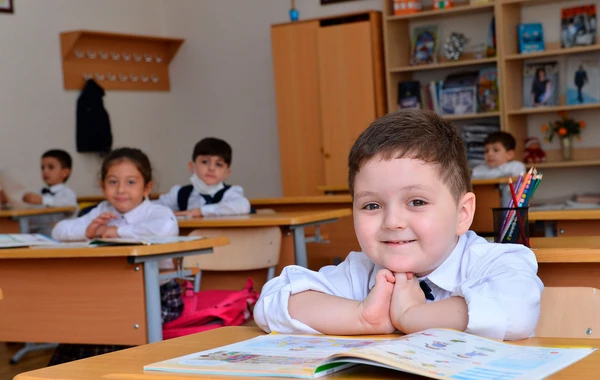 Azərbaycanda şagirdlərin yerdəyişməsi dayandırılır