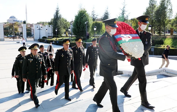 General-leytenant Kərim Vəliyev Ankarada Heydər Əliyev Parkını ziyarət edib - FOTO
