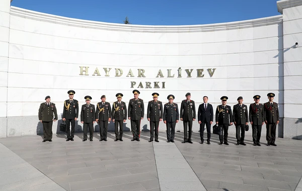 General-leytenant Kərim Vəliyev Ankarada Heydər Əliyev Parkını ziyarət edib - FOTO