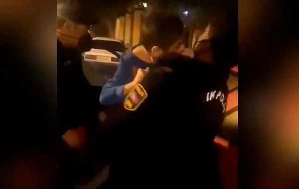 Bakıda ana fiziki məhdudiyyətli uşağını niyə maşında qoyaraq gedib? - Səbəb açıqlandı - VİDEO