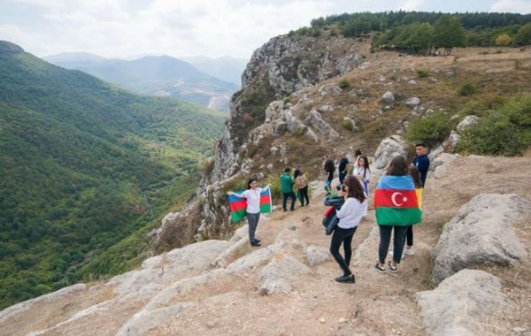 Könüllü təşkilatları Şuşaya səfər etdilər - FOTO
