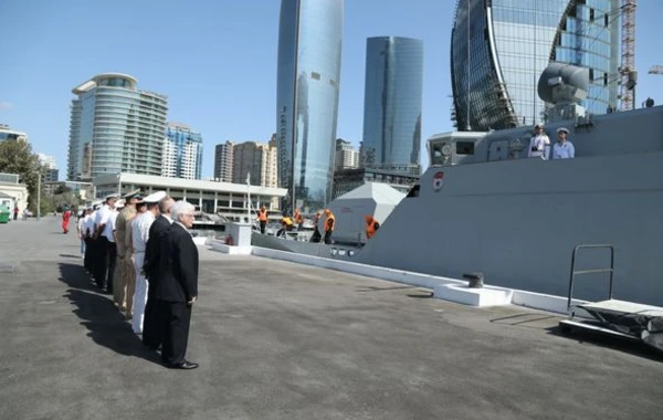 Представители ВМФ России находятся с визитом в Азербайджане - ФОТО
