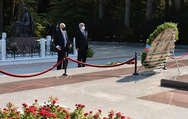 SOCAR-ın rəhbərliyi Heydər Əliyevin məzarını ziyarət edib - FOTO