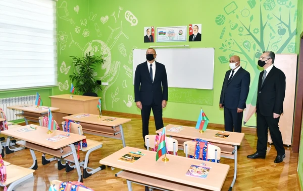 Президент ознакомился с условиями, созданными после ремонта в бакинской школе - ФОТО