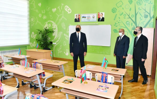 Prezident İlham Əliyev 71 saylı orta məktəbdə yaradılan şəraitlə tanış olub - FOTO