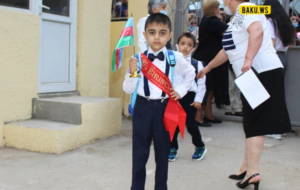 İbtidai siniflərin ilk dərs günüdür - FOTOREPORTAJ