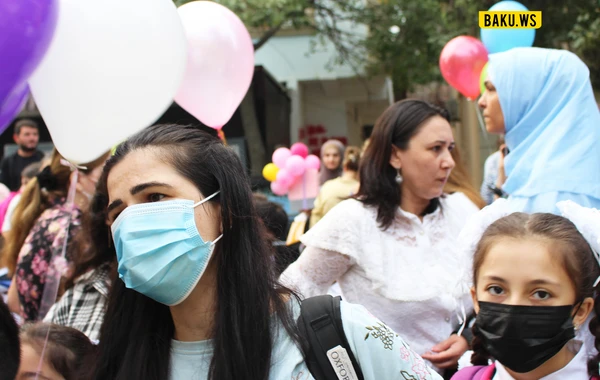İbtidai siniflərin ilk dərs günüdür - FOTOREPORTAJ