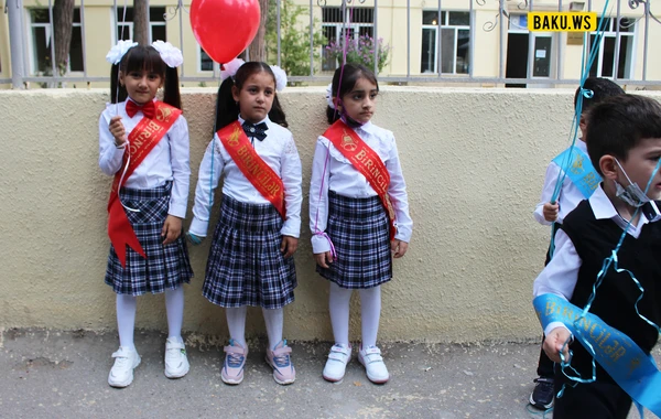 İbtidai siniflərin ilk dərs günüdür - FOTOREPORTAJ
