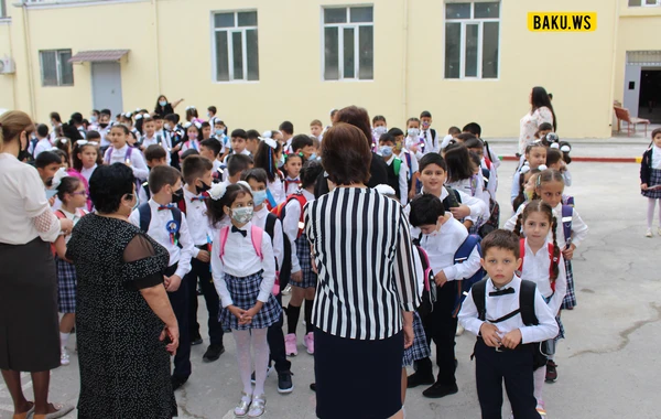 İbtidai siniflərin ilk dərs günüdür - FOTOREPORTAJ