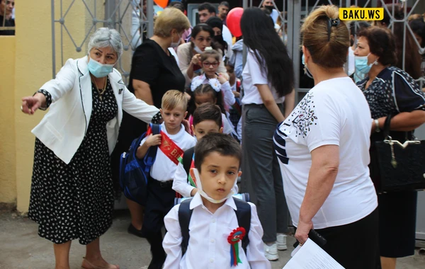 İbtidai siniflərin ilk dərs günüdür - FOTOREPORTAJ
