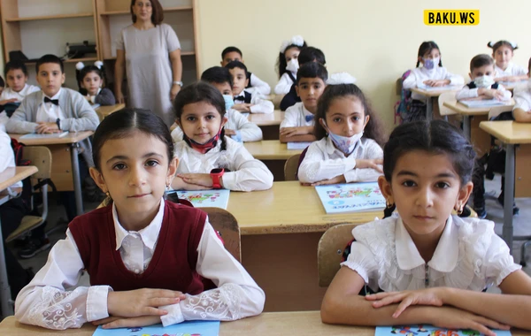 İbtidai siniflərin ilk dərs günüdür - FOTOREPORTAJ