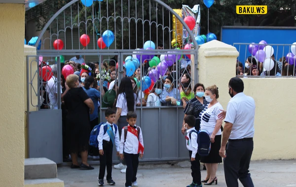 İbtidai siniflərin ilk dərs günüdür - FOTOREPORTAJ