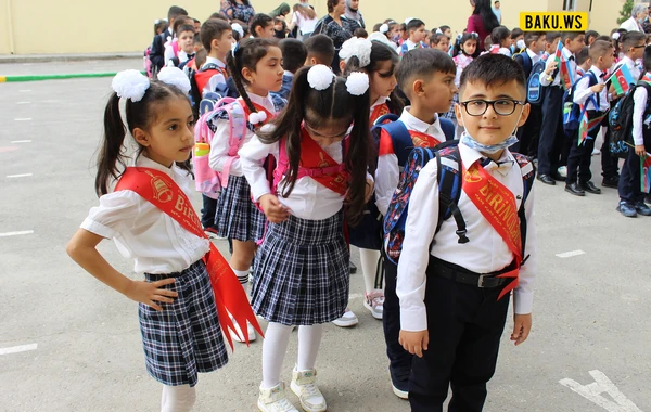 İbtidai siniflərin ilk dərs günüdür - FOTOREPORTAJ