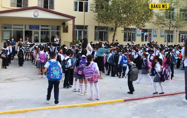 İbtidai siniflərin ilk dərs günüdür - FOTOREPORTAJ