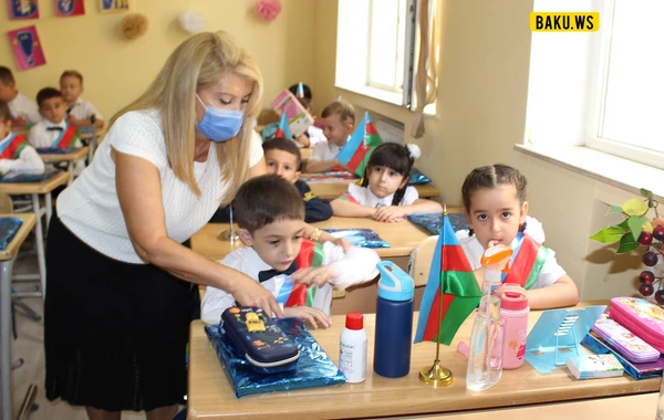 İbtidai siniflərin ilk dərs günüdür - FOTOREPORTAJ
