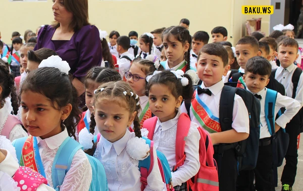 İbtidai siniflərin ilk dərs günüdür - FOTOREPORTAJ