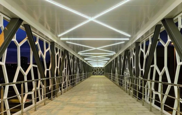 Bakıda yeni yerüstü piyada keçidi inşa edildi - FOTO