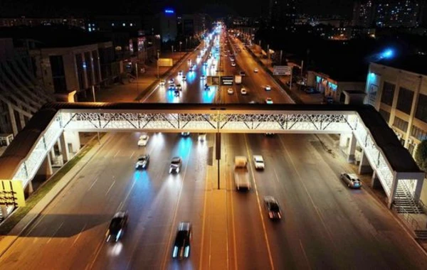 Bakıda yeni yerüstü piyada keçidi inşa edildi - FOTO