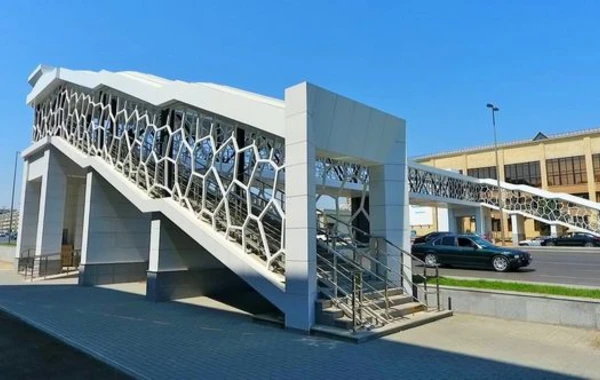 В Баку построен новый надземный пешеходный переход - ФОТО
