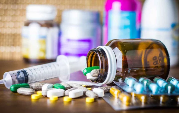Ata həbsdəki oğluna corabın içində heroin gətirdi - FOTO