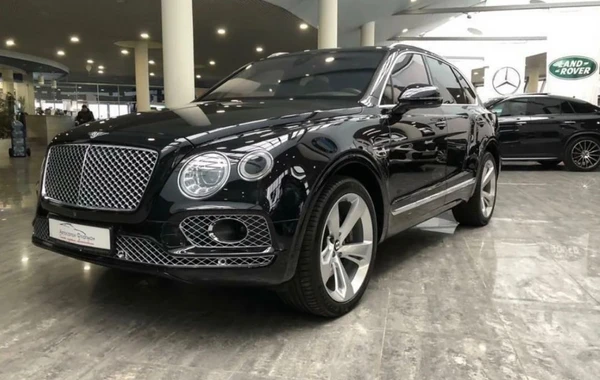 Günay İbrahimli ilk bahalı avtomobilinin görüntüsünü paylaşdı - FOTO