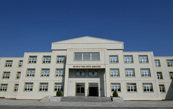 Mehriban Əliyeva Binədə yeni inşa edilən məktəbdə yaradılan şəraitlə tanış olub - FOTO