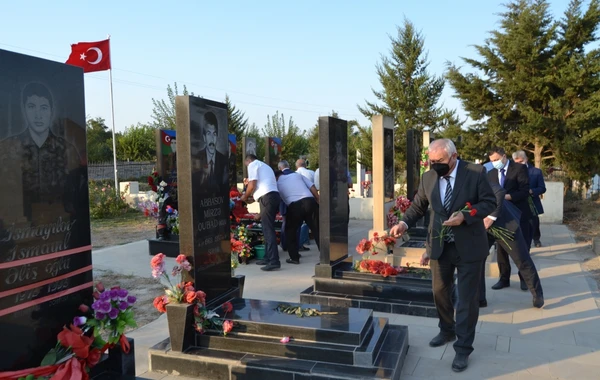 Vətən müharibəsi şəhidlərinin məzarları ziyarət olunub - FOTO