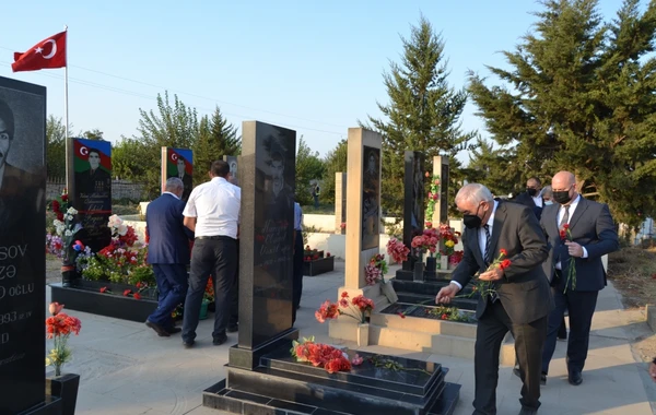 Vətən müharibəsi şəhidlərinin məzarları ziyarət olunub - FOTO