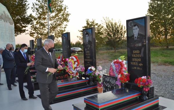 Vətən müharibəsi şəhidlərinin məzarları ziyarət olunub - FOTO