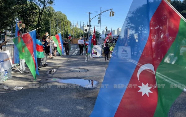 ABŞ-da azərbaycanlılar BMT-nin binası qarşısında etiraz aksiyası keçirib - FOTO